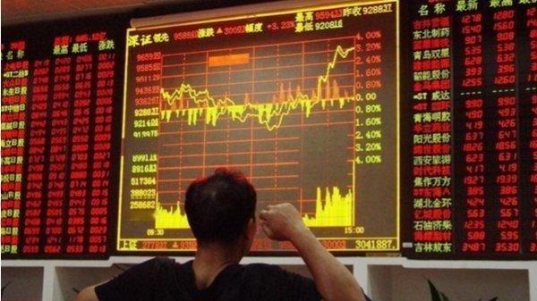 端侧AI核心概念股
​​​​一、大模型
​​1-科大讯飞：
星火X2.5‑1.7B、4B端侧模型开源，百万Token长上下文，适配手机、车机、机器人本地推理，本次事件核心标的。
​​二、端侧软件、模型压缩适配
​​2-中科创达：
端侧AI操作系统、模型轻量化压缩，手机、车载、硬件大模型部署服务商
​3-虹软科技 ​