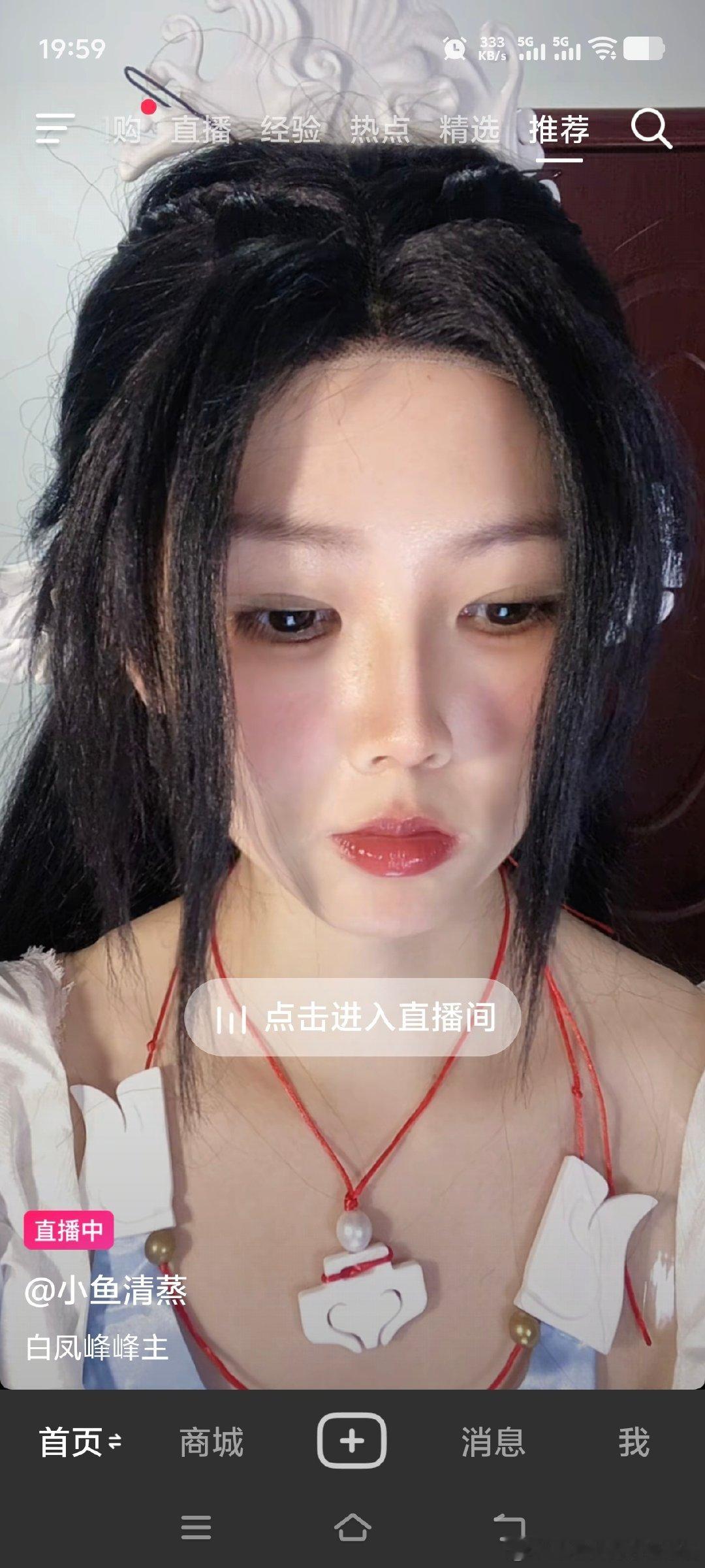 还有这种的，只露个脸直播的，弄个人形机器人往那一放，开直播，效果一样的。视觉效果上没啥区别的。[泪奔] ​