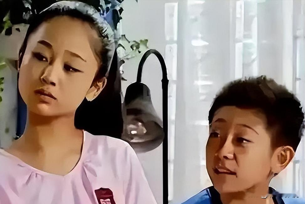 杨紫&amp;张一山：为什么全网磕多年，却永远成不了一对
实话实说：杨紫和张一山基本不可能成为情侣。两人是内娱最经典的“国民青梅竹马”，默契、偏爱、护短全都有，但所有的特质都停留在至亲好友层面，完全不适合谈恋爱，两人多年表态和相处状态也早已印证了这一点。
最核心的原因就是太熟了，熟到彻底没有异性心动感。两人