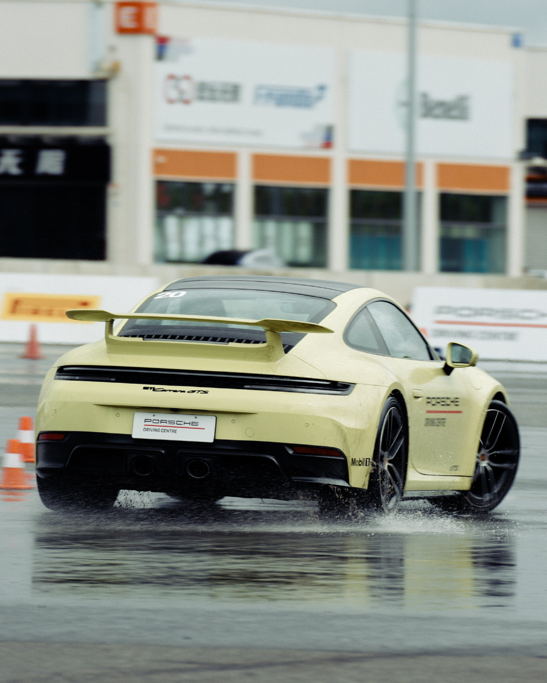 #蓉城车摄#
玩漂移的保时捷911 Carrera GTS
   ​