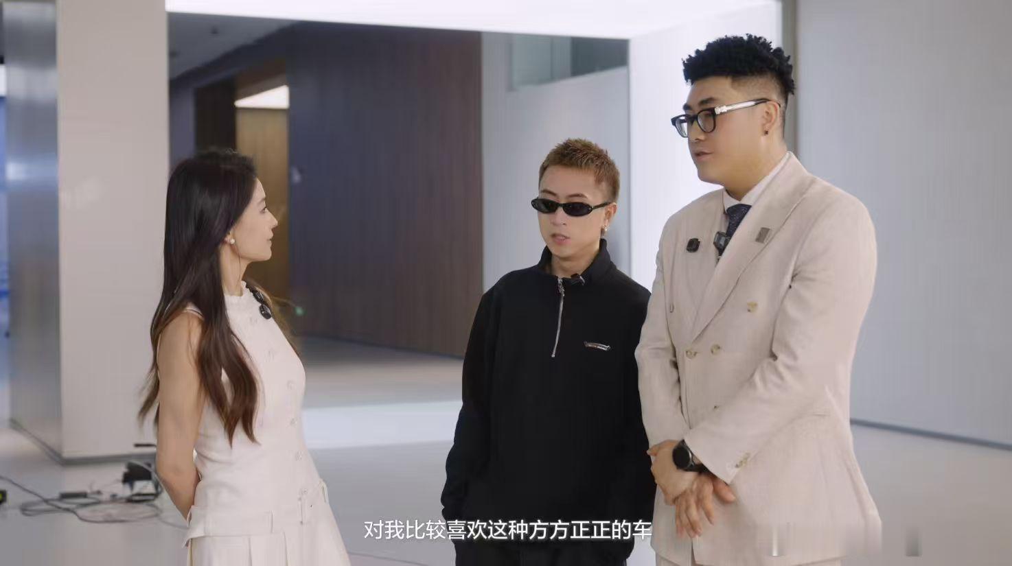 刚刷到秦奋现身上海极氪门店提车极氪009，在上海提车，这是他人生首台国...