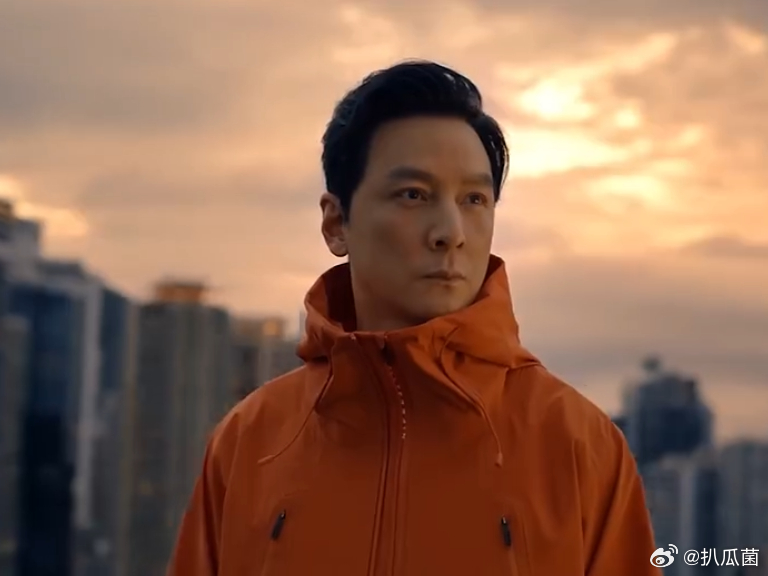 谁懂吴彦祖抬起手腕那一下现在的手表已经发展成这样了吗 智能手表颜值天花板被我找到！实用功能拉满，加上吴彦祖同款滤镜，真的很难不心动 ​​​