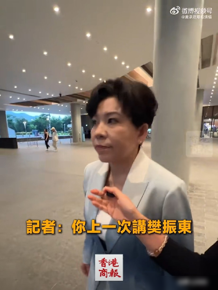 樊振东到底还打不打下一届奥运，邓亚萍把话说死了，没戏。
她在香港商报的采访里原话是，这事得看樊振东本人和国家队教练组怎么谈，不是谁一个人能拍板的。
意思很明白，光有本事没用，得上面点头，更得他自己还想拼。
她还提了一嘴，最近国乒输几场球很正常，别大惊小怪。
听上去是宽心话，可懂的都懂，位置就