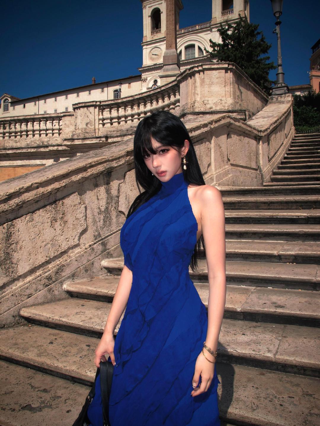 #克莱鹅[超话]#  
🪿8.28📕ROME
p12📷：索尼zve10+神牛的V860II S
p45📷：G11+醒图花椿滤镜
摄影📕Ayi ​