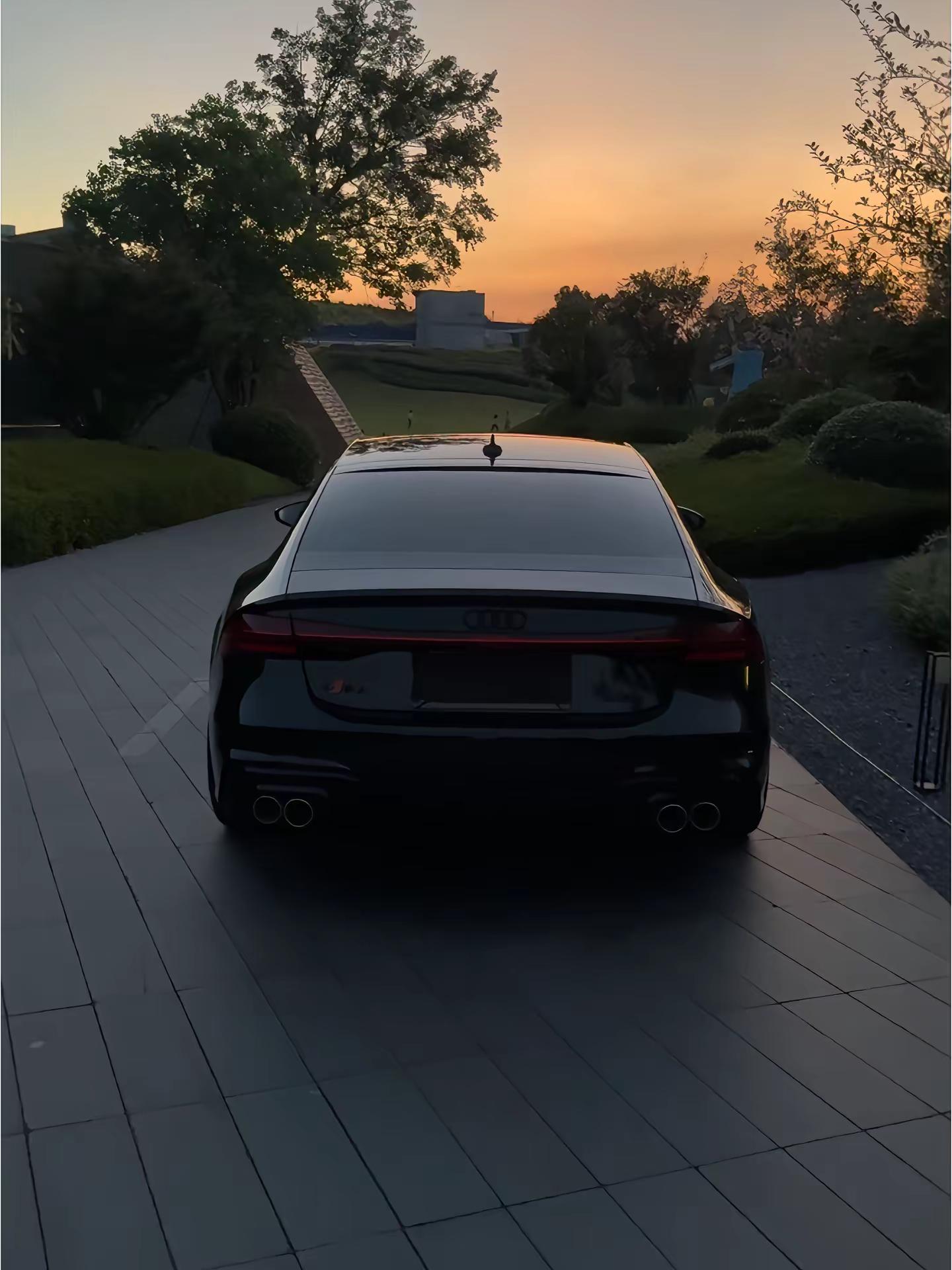 “为什么刷到的歌总比搜到的好听 因为缘分总比刻意好”