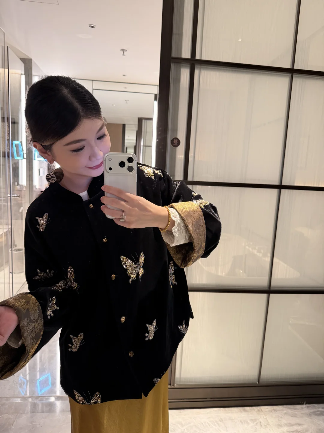 一件外套两种命｜搭金半裙贵气💛搭牛仔老钱