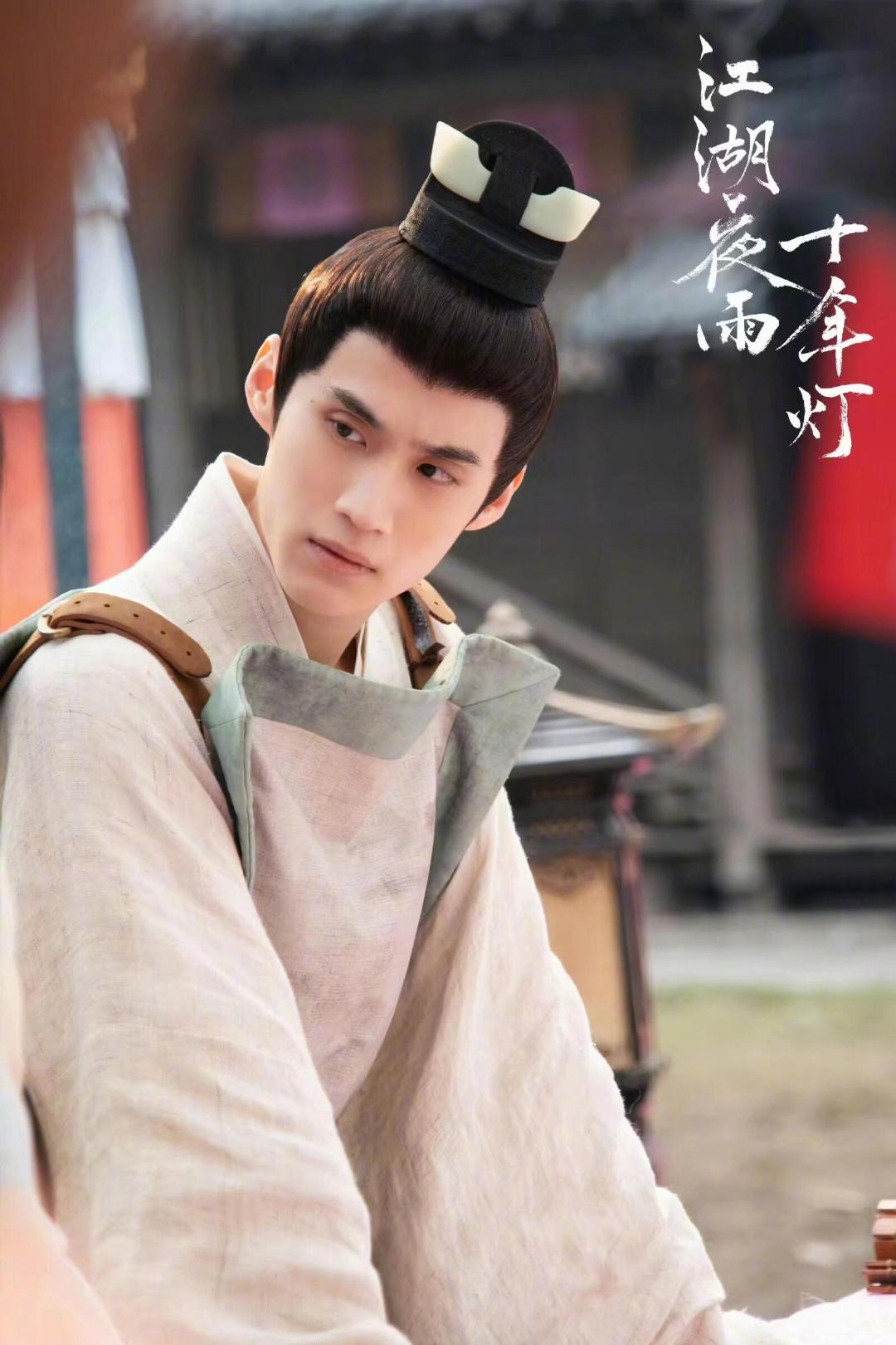 #配角正式进入大结果时代# 谁演得好谁上桌，这句话听着简单，做到不容易。需要剧本给空间，演员给细节，观众给耐心。现在三样都在慢慢变好。配角不再是大戏里的背景板，而是能扛住特写的人。 ​