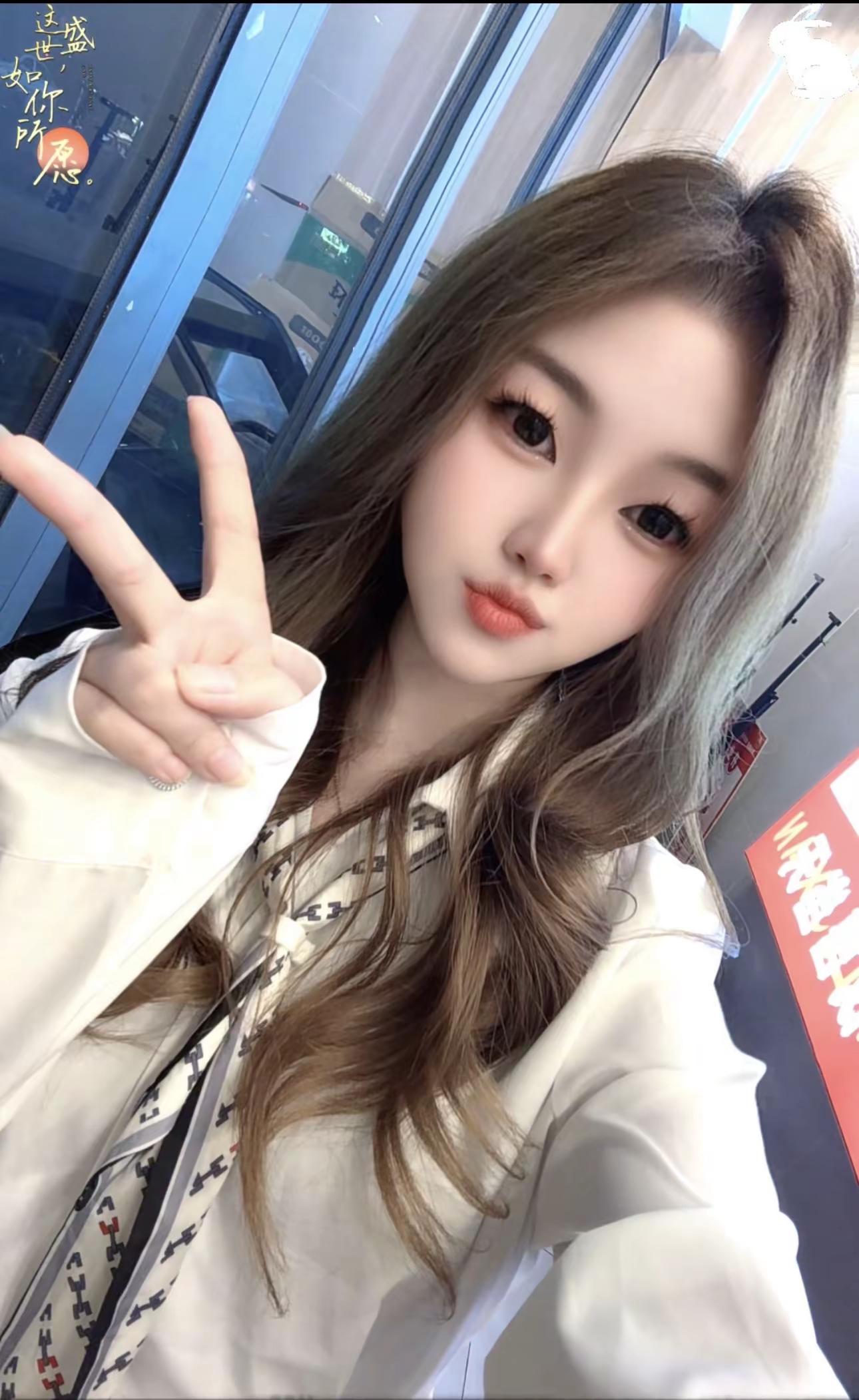 会喝酒 会蹦迪 会摇筛子 但是真的很乖又纯情得要死 背地里还是个舔狗 恋爱脑