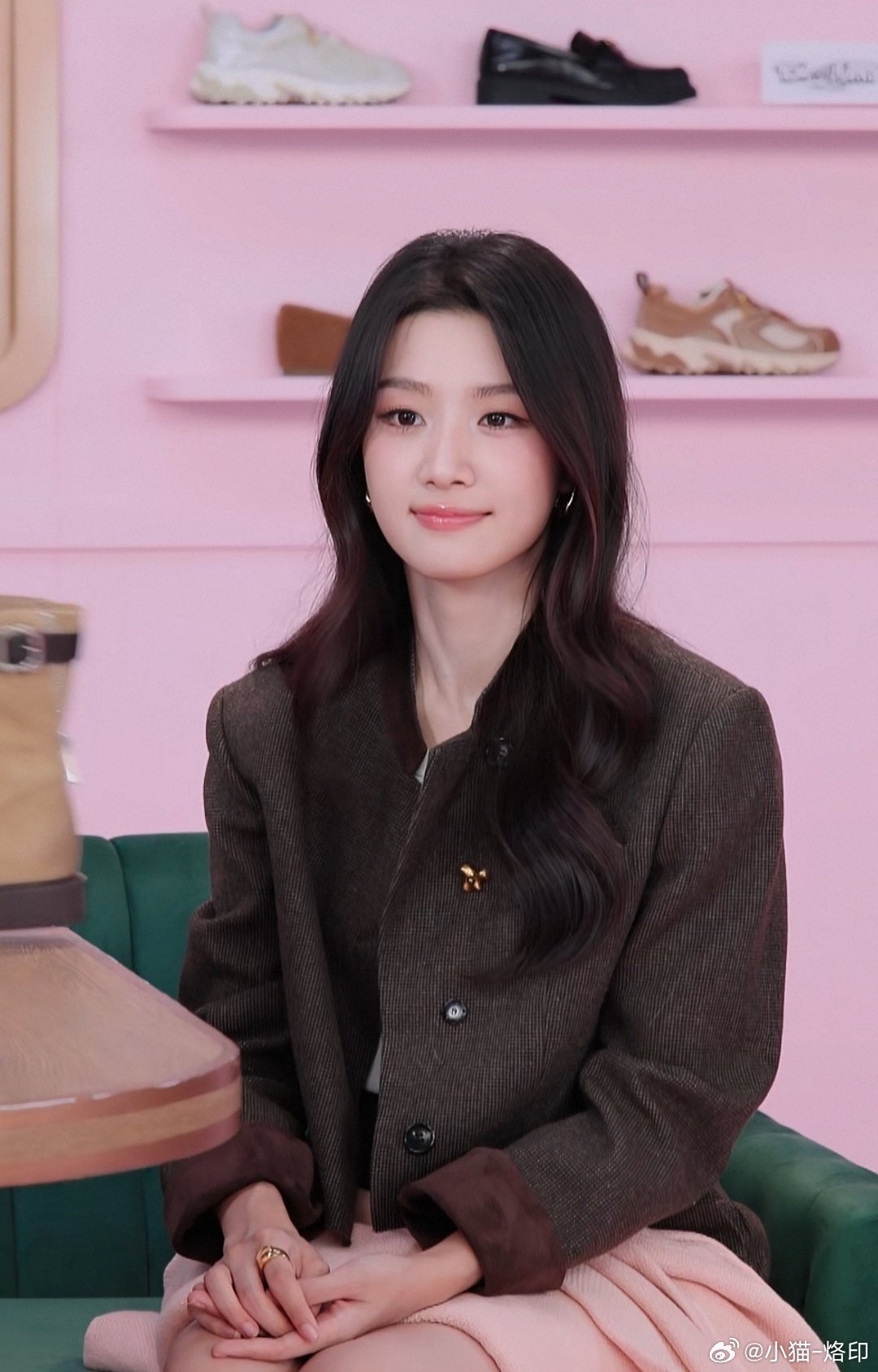 #卢昱晓[超话]#今晚的商务直播依旧美丽在线🌷#直播# ​