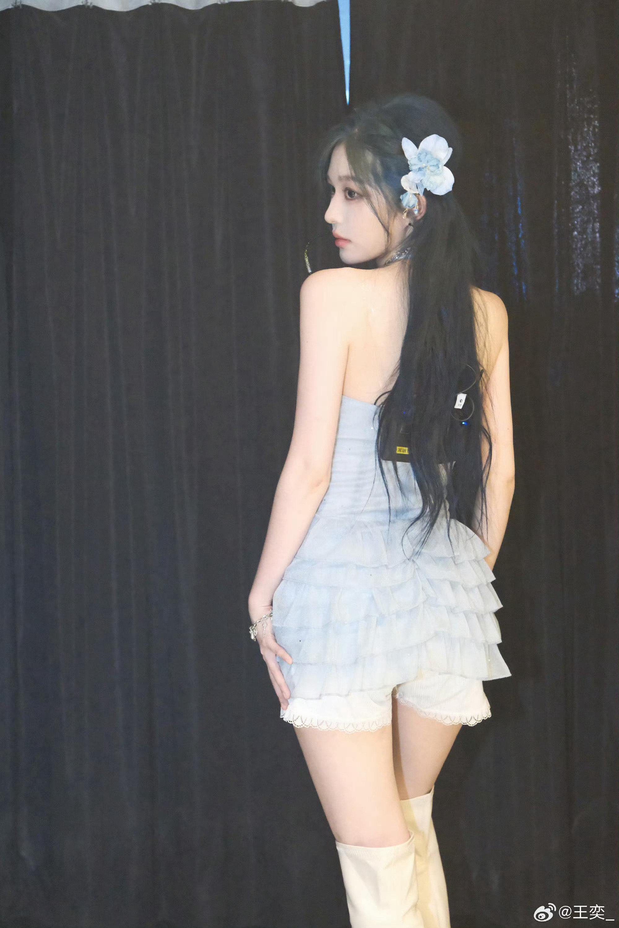 #王奕[超话]# 🥤#王奕0908出道九周年快乐# 

【🌸】DAY 1020 【🐾】ONEONE tmi

oneone小时候吃饱了，舅舅就会指着oneone肚子说这里是什么，那里是什么，把oneone吃过的全都讲出来，oneone就觉得好厉害，怎么会知道刚刚吃的东西会在哪里，长大后的oneone就觉得自己是个笨小孩 ​