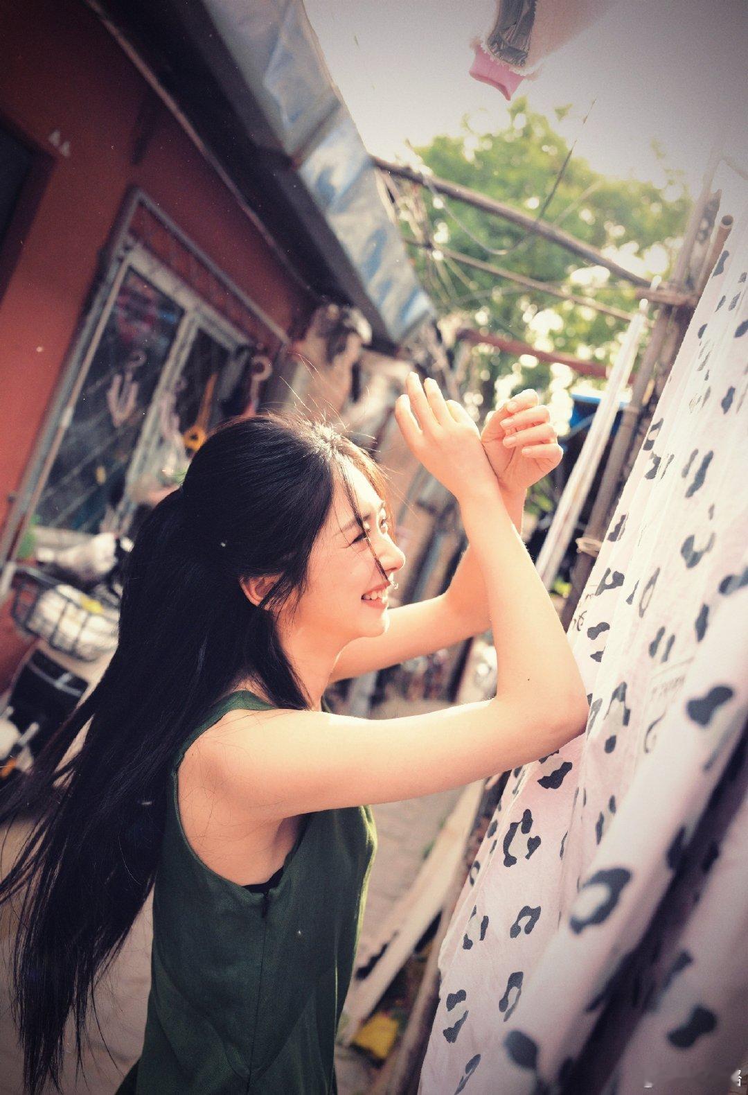 我们一个像夏天一个像秋天ᗜ֊ᗜ#胡同[超话]##秋天##胡同# #王影璐##苏晓彤##王影璐[超话]##苏晓彤[超话]# ​