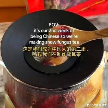 《万万没想到，TikTok上的新潮流，竟是模仿中国人喝热水、啃鸡爪》在...