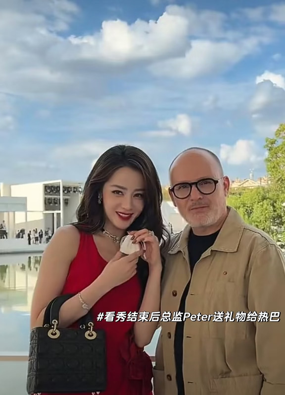 热巴在巴黎时装周看秀待遇太牛逼了！！