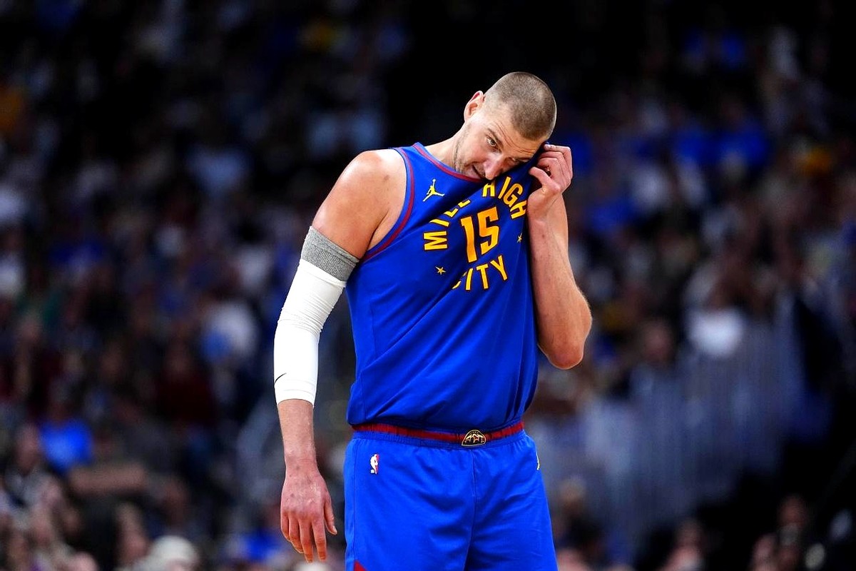 谁说中锋就得硬碰硬？约基奇这打法简直是降维打击。  2024-25赛季...