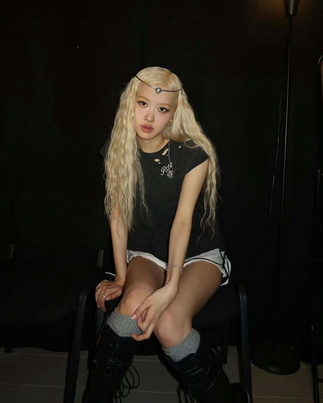 #ROSÉ[超话]##朴彩英# 头饰完全神来之笔[求关注] ​