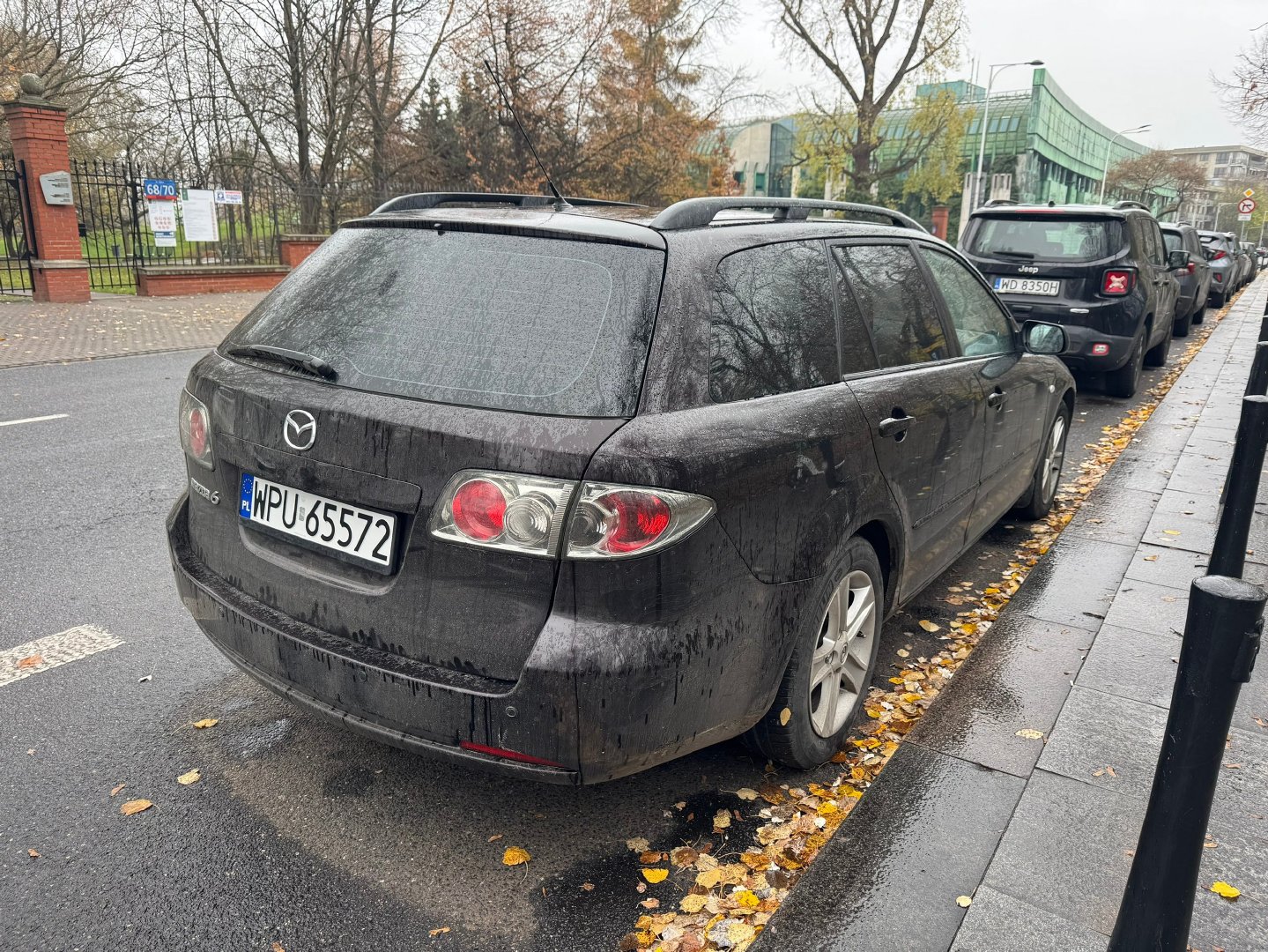 欧洲的日系瓦罐

波兰街头的马自达6 Wagon，初代马自达6 Atenza 旅行车，动力系统为2.3L+5AT，也是马自达曾引入国内的一代自达马6瓦罐。#马自达6wagon##马6瓦罐##马自达6瓦罐##mazda6wagon# ​