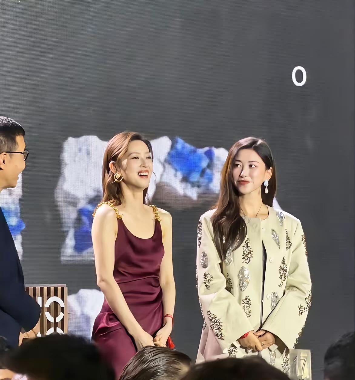 在时尚界与社交场合中，气质与穿搭往往相辅相成，而近期备受瞩目的UCCA...