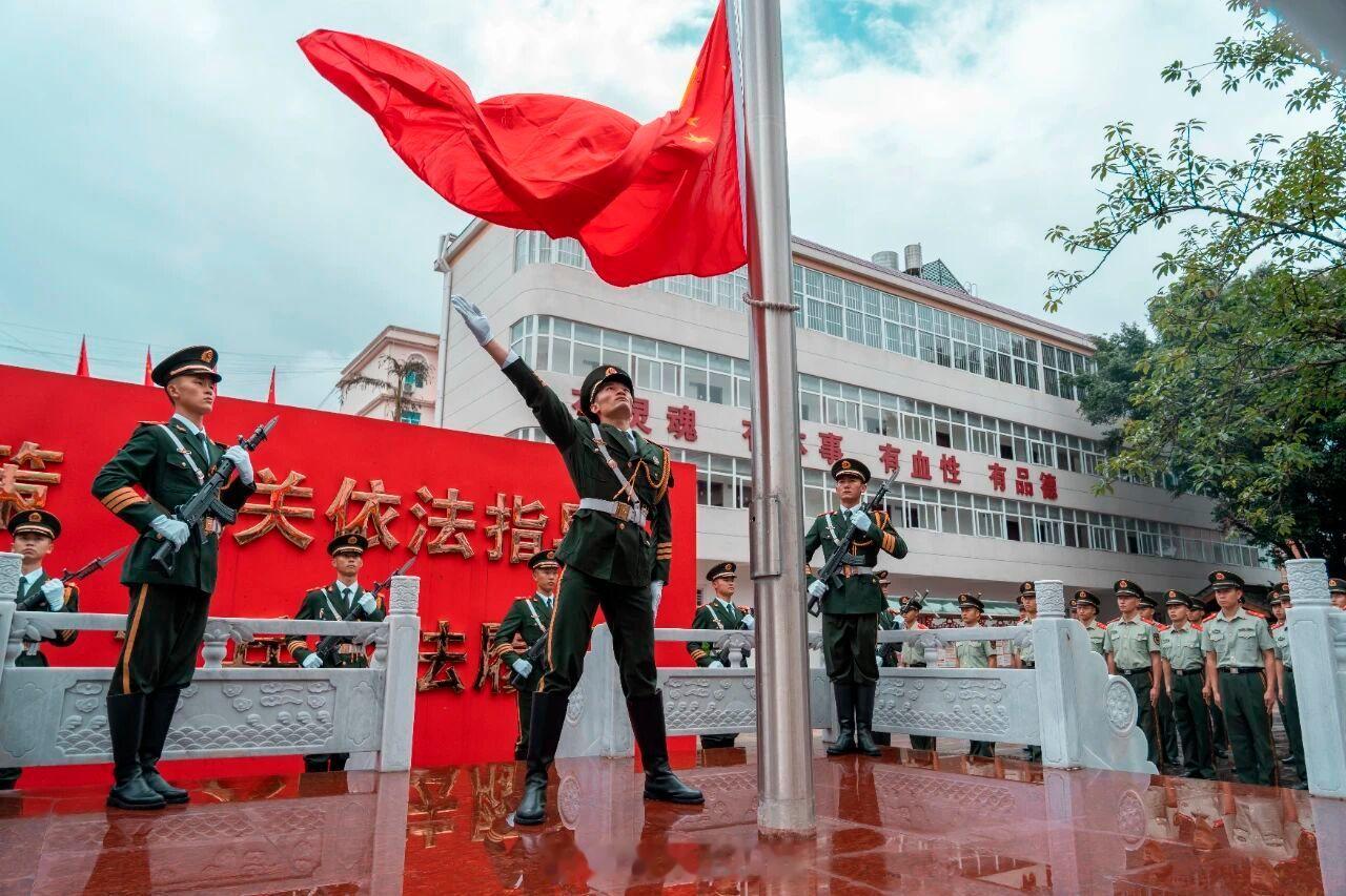国庆节武警礼兵升旗仪式
礼赞最可爱的人 ​