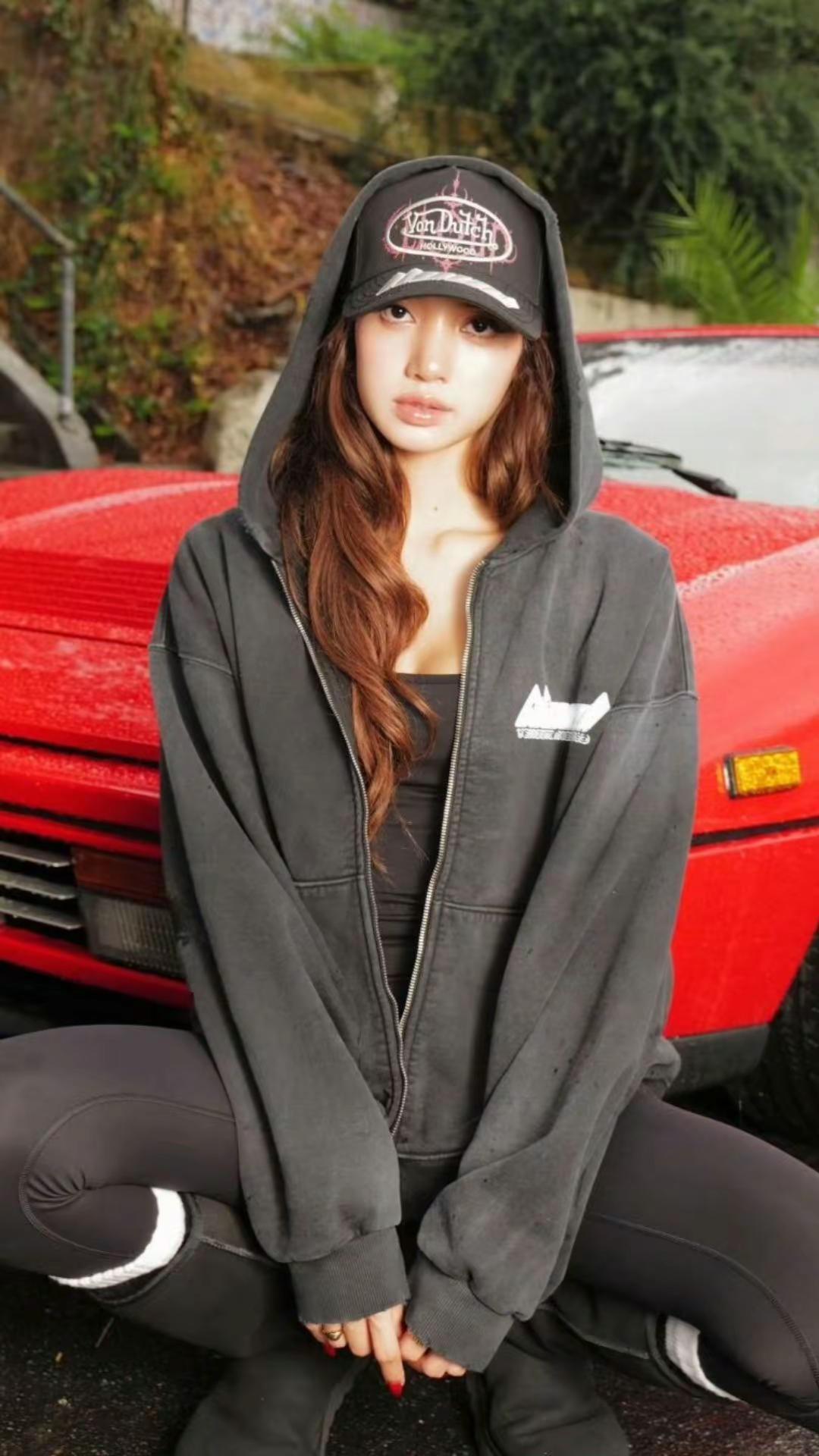 松弛着也依旧掌控全场。拿捏随性腔调的拽姐穿搭 Lisa