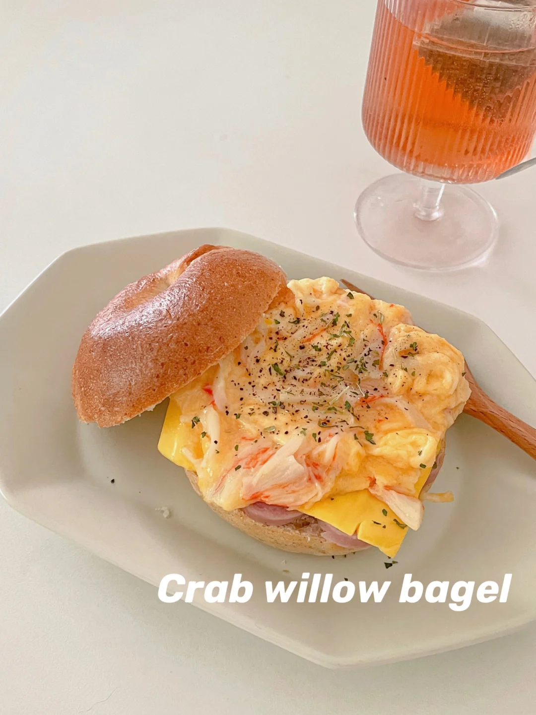 香肠芝士蟹柳滑蛋🍳丨一人食🥣贝果三明治