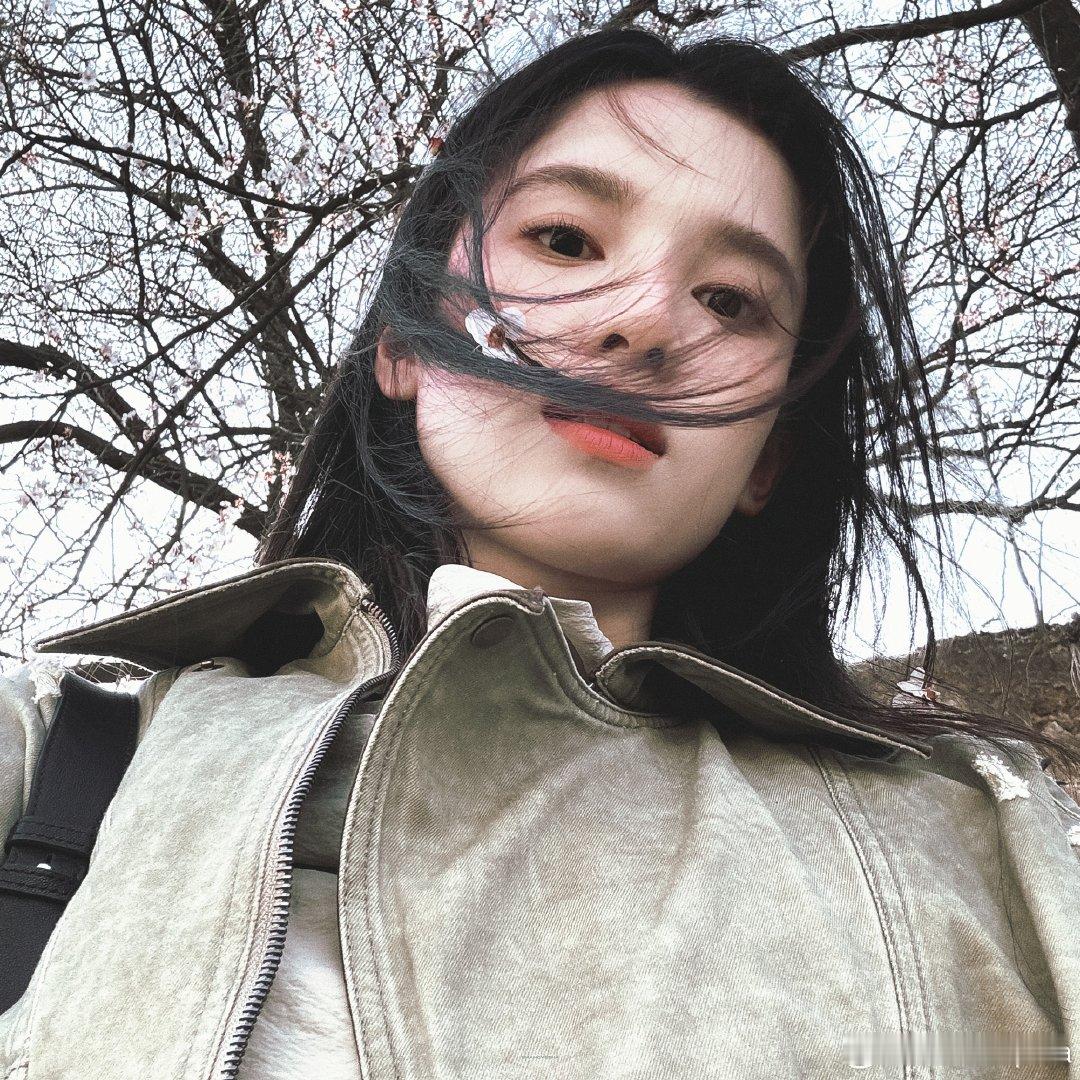 #张婧仪[超话]##张婧仪代言比亚迪秦max##张婧仪宋威龙情侣演久了会有夫妻相# 
张婧仪独美啊 ​