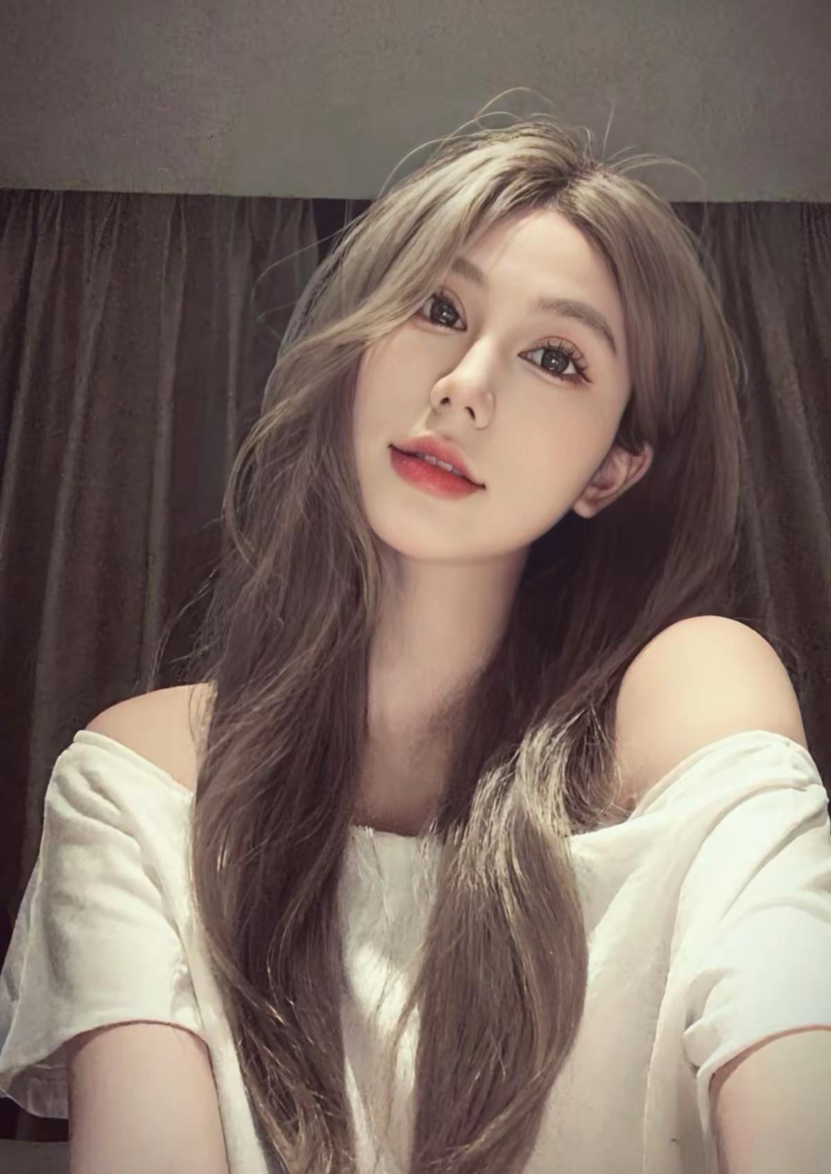 <p>笨蛋美女 <!--{img:0}--><!--{img:1}--...