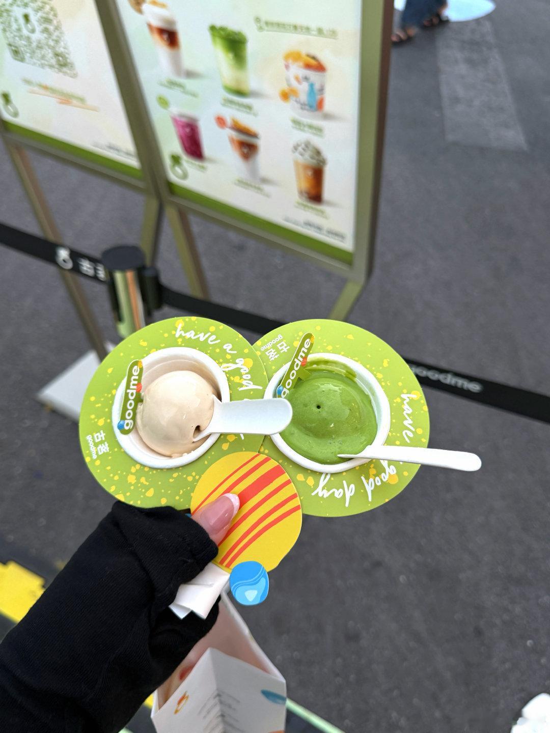 又薅上古茗羊毛了[奶牛猫]领了两瓶苹果汁 试吃4小个gelato ​