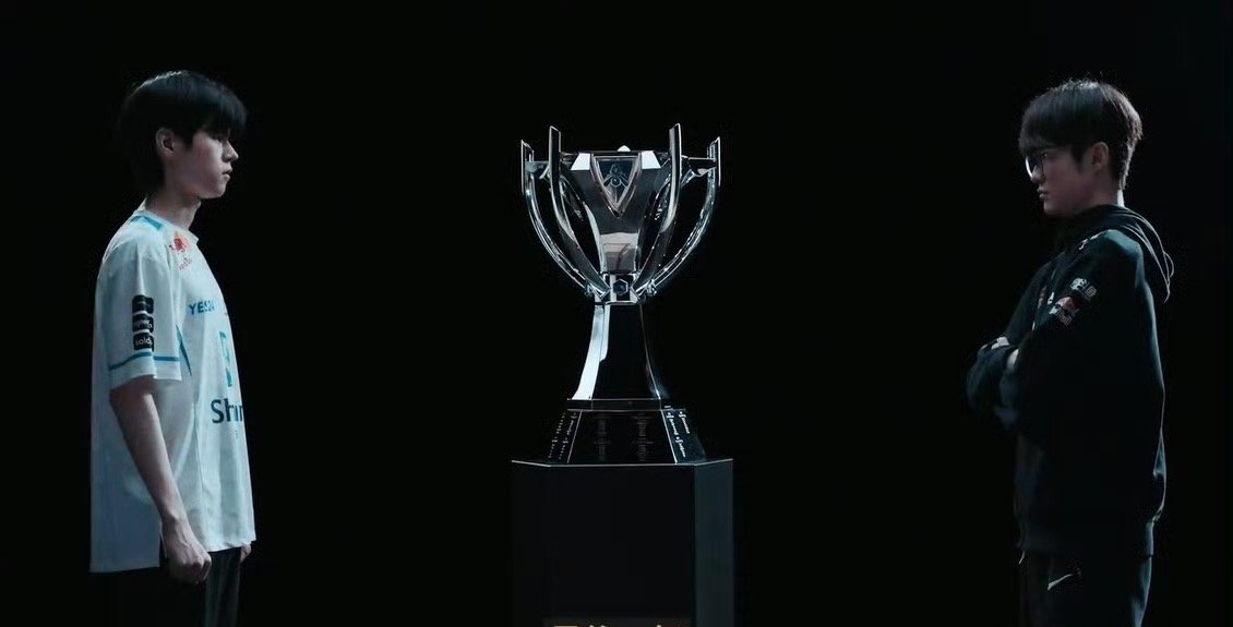 #Deft将和Faker再度交手#麻浦双C，青春续集。 从高中同窗到十年宿敌，从S12的巅峰对决到S17的再度重逢。Faker还在坚守，Deft即将归来，这不仅是比赛，更是我们青春的回响。⚔️🎮 ​