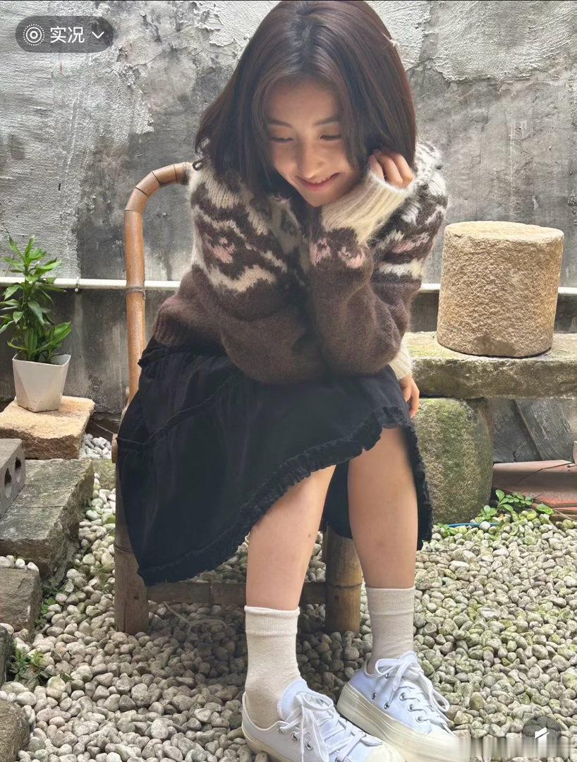 #张子枫[超话]##张子枫# 毛茸茸的🐱 ​