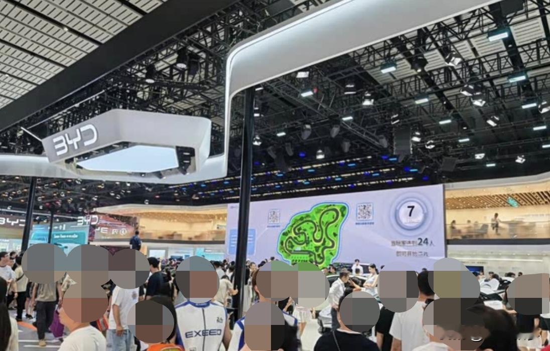 2026年可以闭眼入的五大车型。
1：第1名比亚迪。
2：第2名吉利汽车。
3：第3名五菱汽车。
4：第4名奇瑞汽车。
5：第5名长安汽车。
2026成都国际车展 

2026成都车展太硬核了！以前看车展只能围着展台转，今年直接搬来了“极限测试场”！比亚迪在室外搞了个科技开放日，仰望U8直接开进