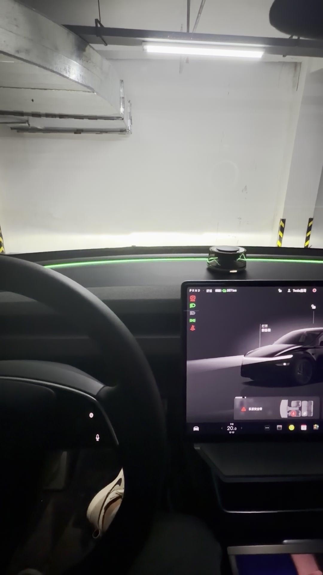 特斯拉大灯千万别乱调！🚗提醒所有特斯拉车主，无论是已经入手还是打算购入的朋友，车辆原厂的大灯千万不要随意调整高低或者左右。
1️⃣一旦手动改动过，无论怎么调试，都无法还原到出厂的原始状态。
2️⃣没必要手贱去碰大灯调节，避免后期给自己增加不必要的用车麻烦。