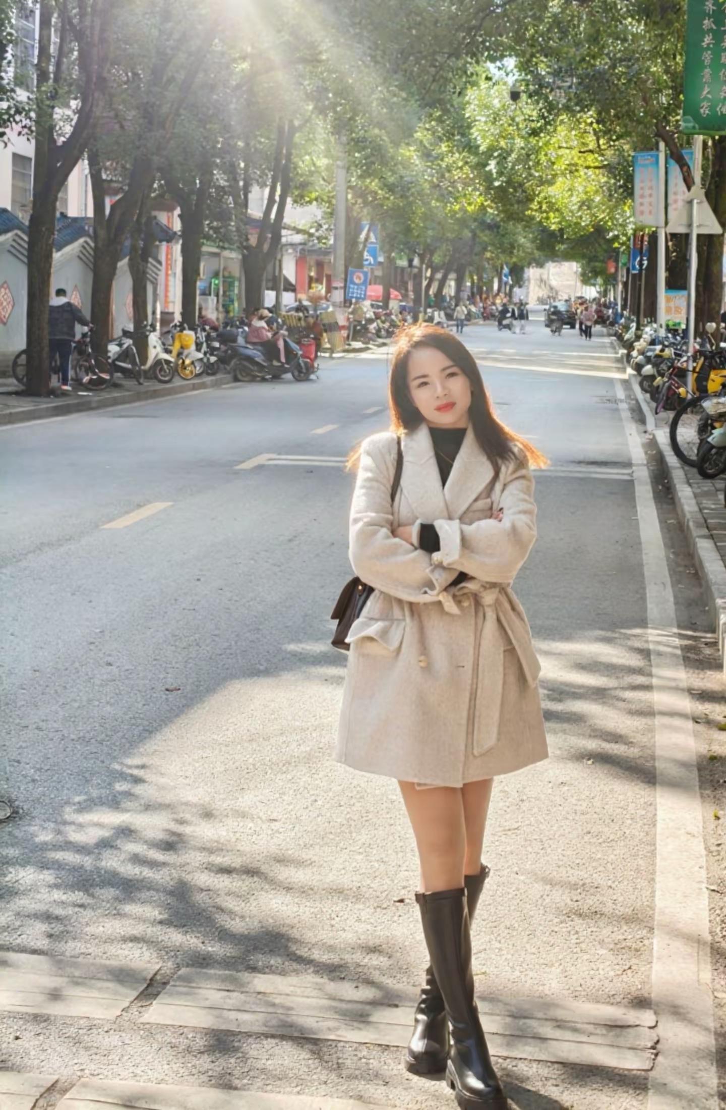 所谓的新鲜感就是和旧的人去感受新鲜的世界，稍微打扮一下自己，日子就会越来越有盼头