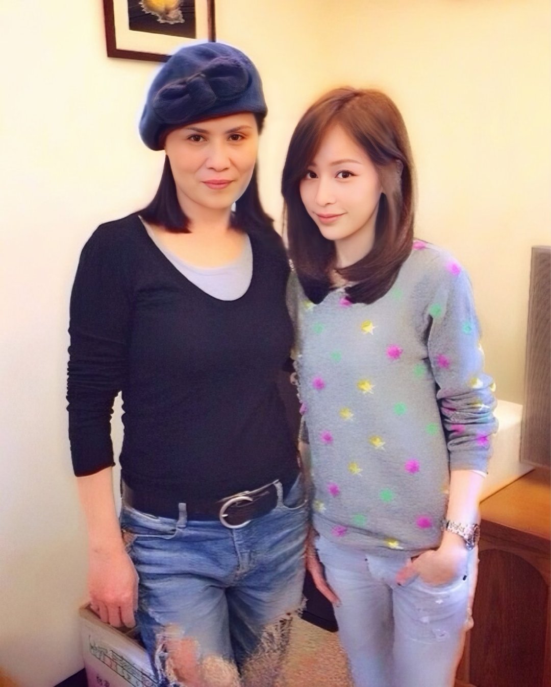 #王心凌[超话]# 王妈年轻的时候更是辣妹，跟女儿王心凌站在一起，可以组团了[666][666][666]#辣妹妈妈生了个甜妹王心凌#[鲜花]#王心凌#[心]#甜心教主# ​