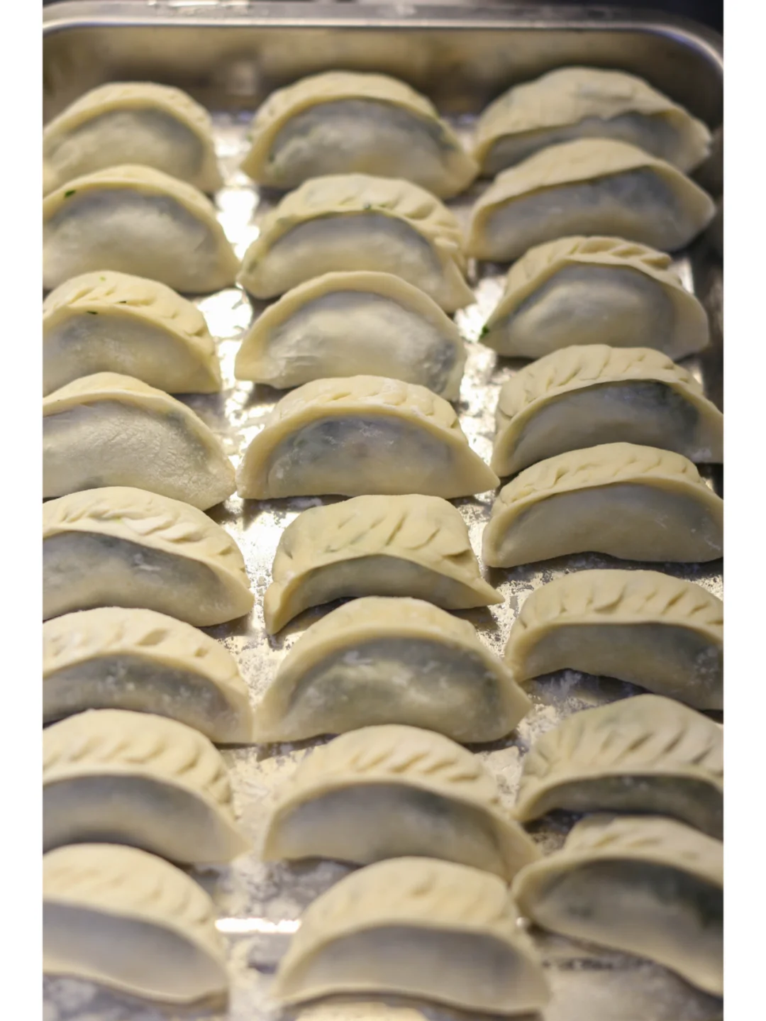 换着花样做面食｜韭菜鲜肉蒸饺｜汤汁充盈