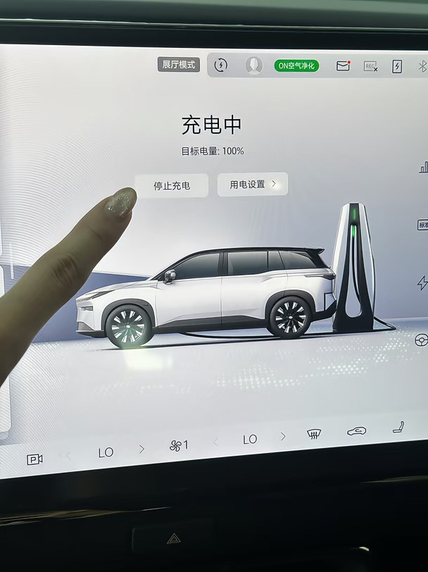 拔充电枪的时候记得按这个