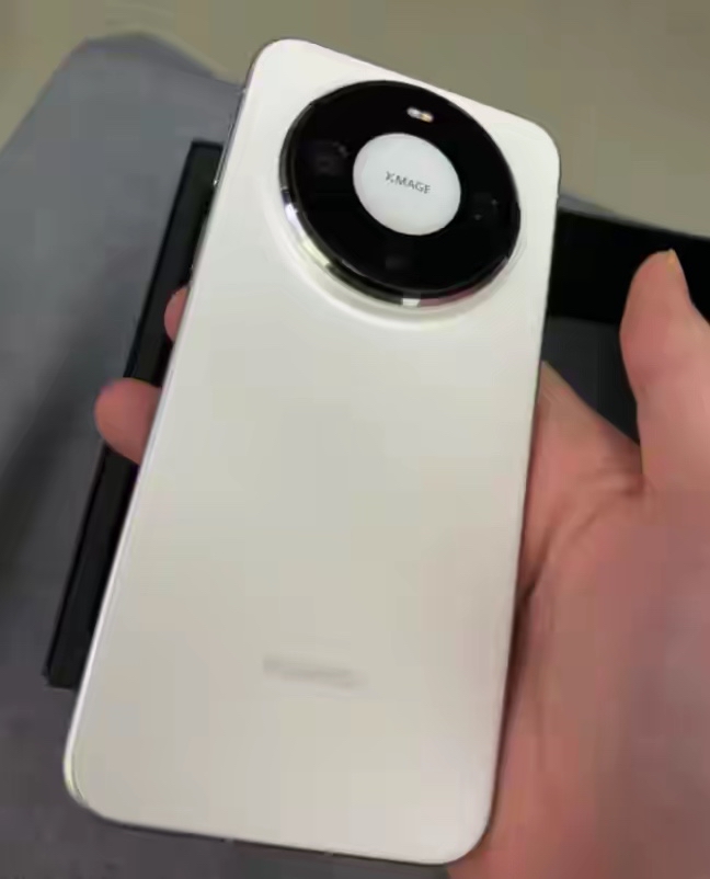Mate 90要涨价？各路爆料说法不一，9月23日发布会见真章

对于一直等着华为年度旗舰的朋友来说，最近网上关于Mate 90系列的消息越来越多了。按照各路数码博主和线下渠道放出的消息，新机预计会在9月23日正式和大家见面，不少人已经把发布会的日子记在了日历上。不过最让人纠结的，还是网传的价格，各