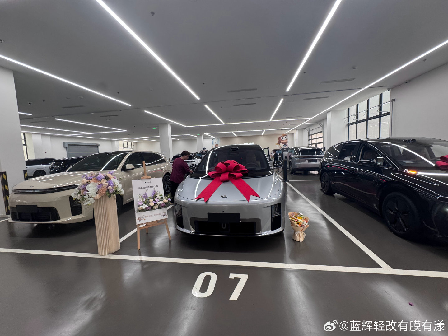 理想I9最近卖得很好
帮朋友提个车#理想i9##理想内饰升级 ##理想汽车#  ​