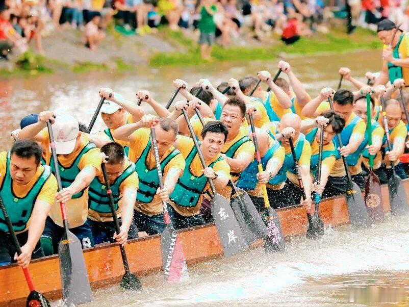第五届天河深涌杯龙舟赛精彩上演，珠村、黄村、前进村三大古村9支队伍同台...