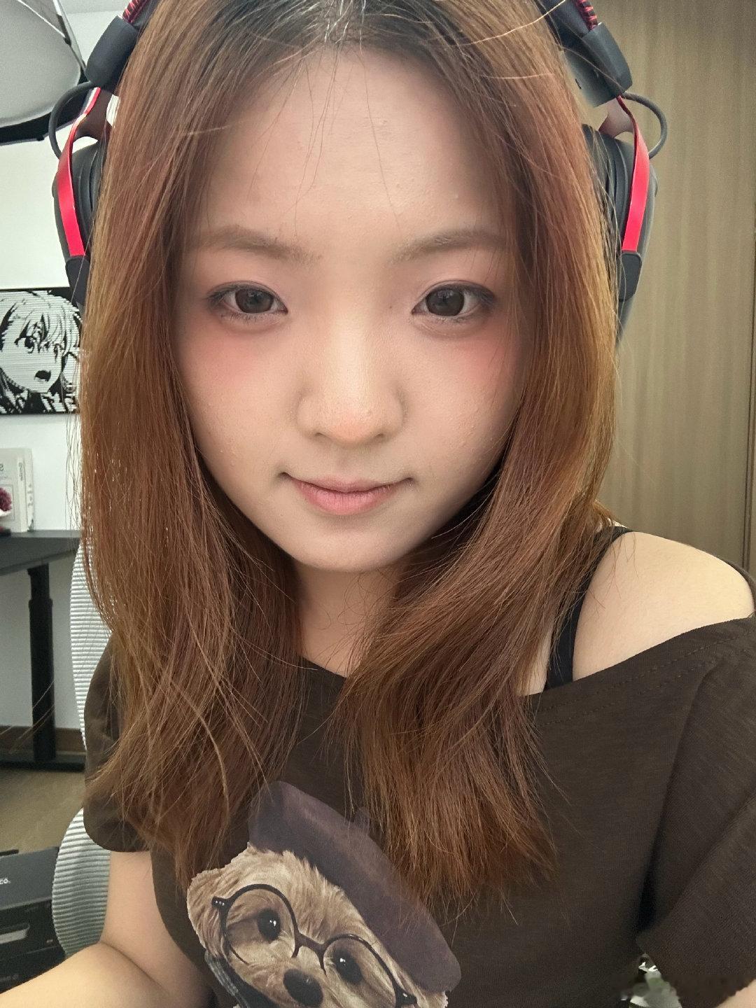 20260819
看了沈腾的新电影 很好哭 真的很好看 这是近期看的为数不多的好看的电影 太好看了 眼泪酷酷往下掉 好好吃饭 不要浪费粮食 很幸运自己生在和平年代 和伟大的国家
这个manner 的冰拿铁 真的太有东西了 我我我我喝完直接窜稀两次 又又又偷吃花生
最近爱喝牛奶呜呜呜 
减脂真的吃的东西少少的 ​