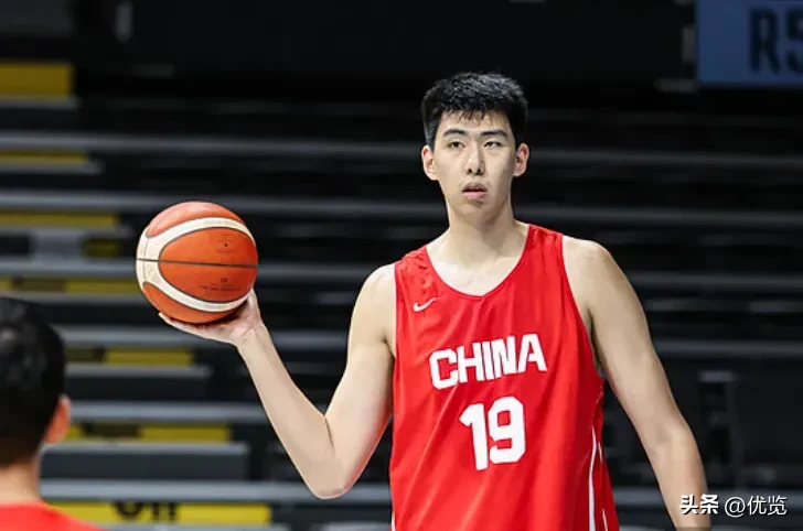 广东与广州两支球队真是高瞻远瞩，已经协商就徐昕租借合同解除事宜达成了一致。双方都支持徐昕到更高水平的赛事打球。同时徐昕的相关团队正在积极推动徐昕前往NCAA打球，而目前徐昕在北京保持训练。