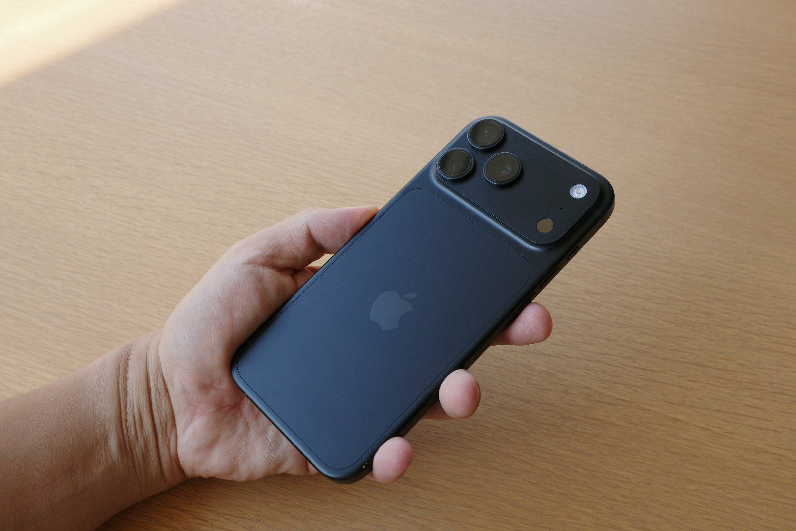 iPhoneAir 金色
iPhone18ProMax 黑色
PuraXView 黑色 ​