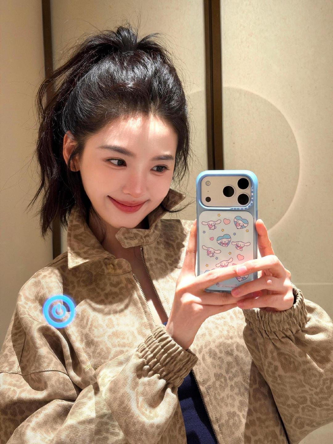 #NARS品牌彩妆大使章若楠#zrn#章若楠#

漫天星辰化入你深邃的眼眸，心动一刹仿若昙花

​