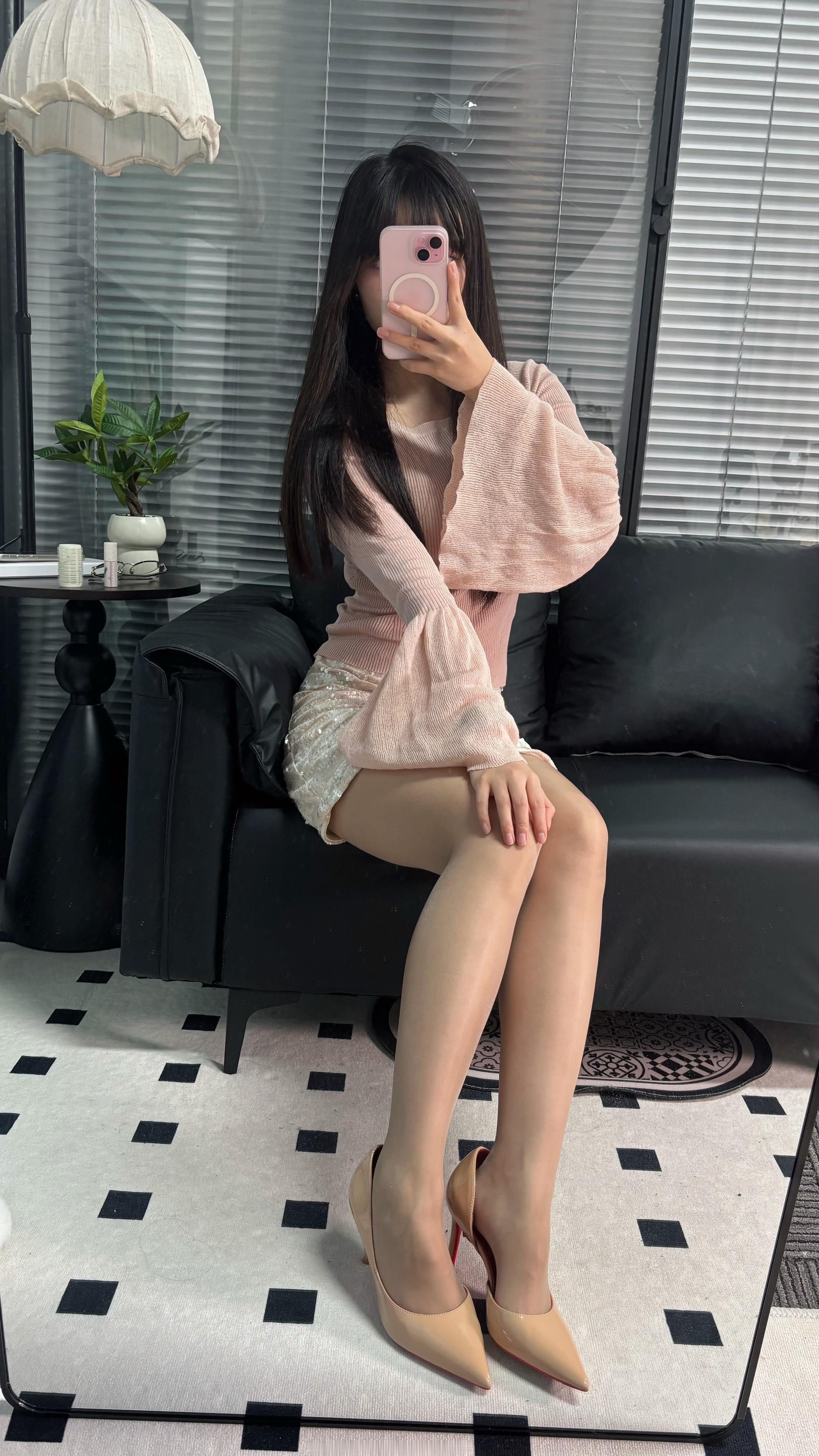 OOTD｜温柔纯欲，油亮丝袜真的太绝！今天这套直接戳中我的心巴！ 温柔...