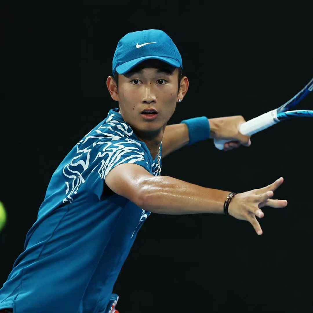 #美网[超话]##美网2026# 单打正赛首轮
郑钦文🇨🇳4-6/6-3/6-1柳托娃🇷🇺

王曦雨🇨🇳2-6/3-6斯瓦泰克🇵🇱
商竣程🇨🇳6-0/6-7（5）/6-1/3-6/4-6特兰杰里迪🇦🇷
#郑钦文2比1柳托娃##郑钦文美网四连胜# ​
