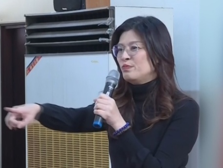 台海风向彻底变天！郑丽文务实破局，撕碎岛内多年对立困局
 
大众看待台海局势，目光大多停留在外部干涉和台独炒作等表面动态。岛内政坛悄然发生的务实转变，正悄悄改写两岸长期固化的发展格局。郑丽文一系列落地行动，让岛内盛行多年的对抗思维快速退潮。
 
2025年10月郑丽文正式接任国民党主席。短短两个月时