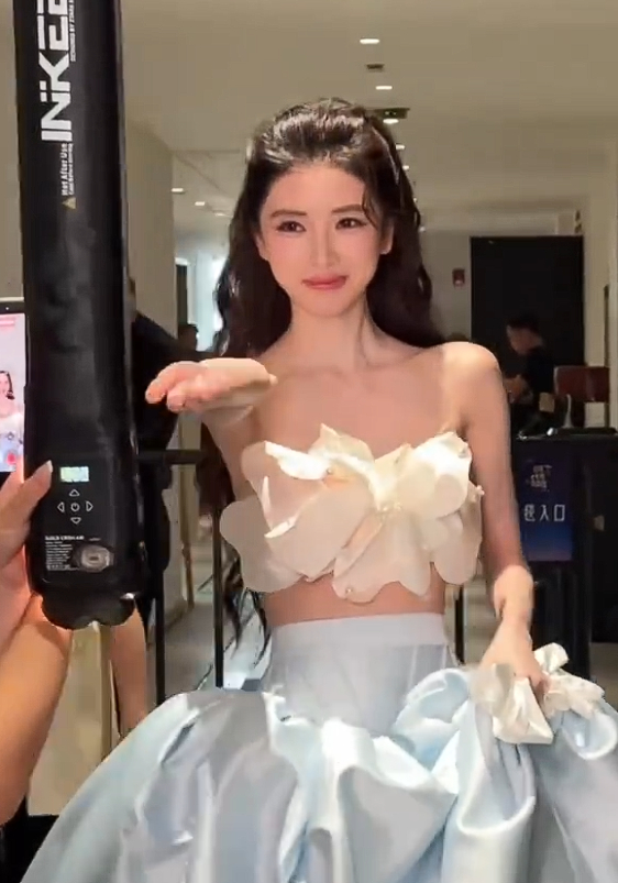  俩个人都美得不行啊！！！ ​​​