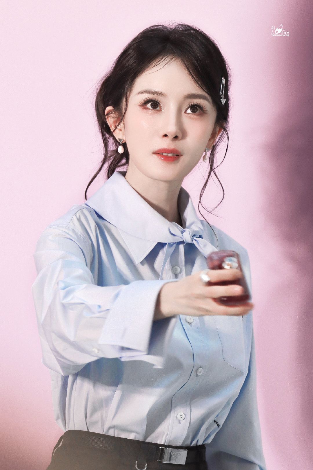 #杨幂[超话]##杨幂江山大同#ym#杨幂冯湮儿#ym#杨幂冯娷#

鲜花很美，你也很美，我是说，你就是那朵美丽的鲜花，永不凋零.

​