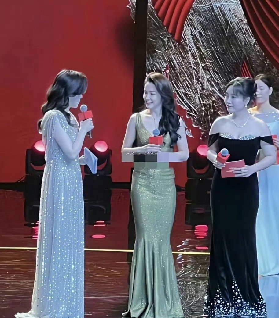 李雪琴这是瘦了多少，身材竟然跟李冰冰不相上下了 ​