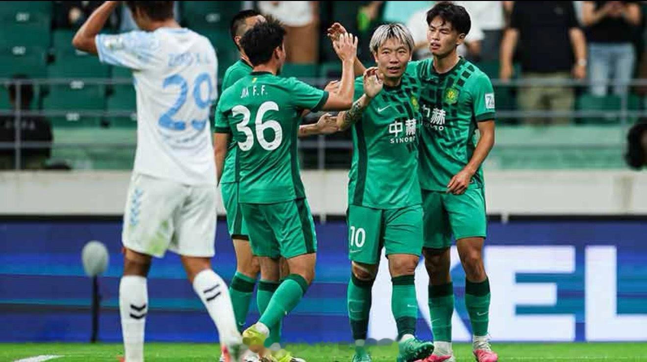 2026足协杯1/4决赛全部结束，四强名单确定：北京国安、上海海港、大连英博、云南玉昆。
赛果回顾
✅北京国安击败兰州陇原竞技
✅上海海港3‑0完胜山东泰山
✅大连英博淘汰上海申花
✅云南玉昆1‑0重庆铜梁龙绝杀晋级
半决赛对阵：北京国安VS上海海港，大连英博迎战云南玉昆。
老牌强队强强碰撞，黑马继 ​