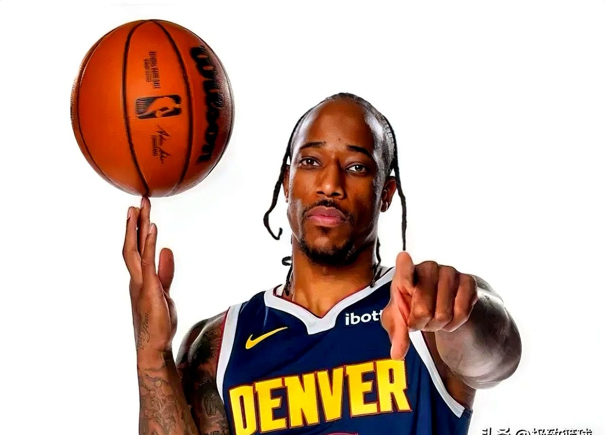 NBA历史输球榜前十出炉，德罗赞以634场败场杀了进去。

上赛季球队狂输57场，直接把未满35岁的他送进这份榜单，和朱万·霍华德并列。别急着嘲讽，这榜单门槛极高，只算常规赛总败场，没点资历根本上不去。看看榜首，是打了22年的卡特，连拿过MVP和总冠军的加内特都排在第九。

德罗赞以前在猛龙马刺战绩